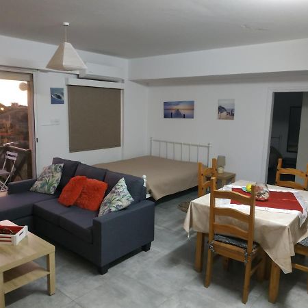 Adonis Apartment Paphos Eksteriør billede