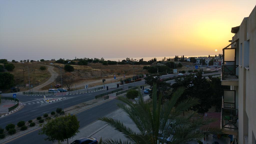 Adonis Apartment Paphos Eksteriør billede