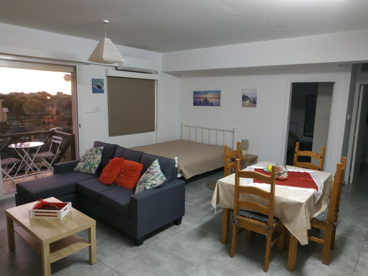 Adonis Apartment Paphos Eksteriør billede